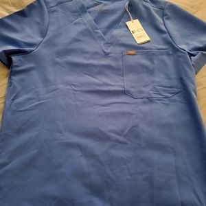 Figs Ceil Blue Catarina One Pocket Top